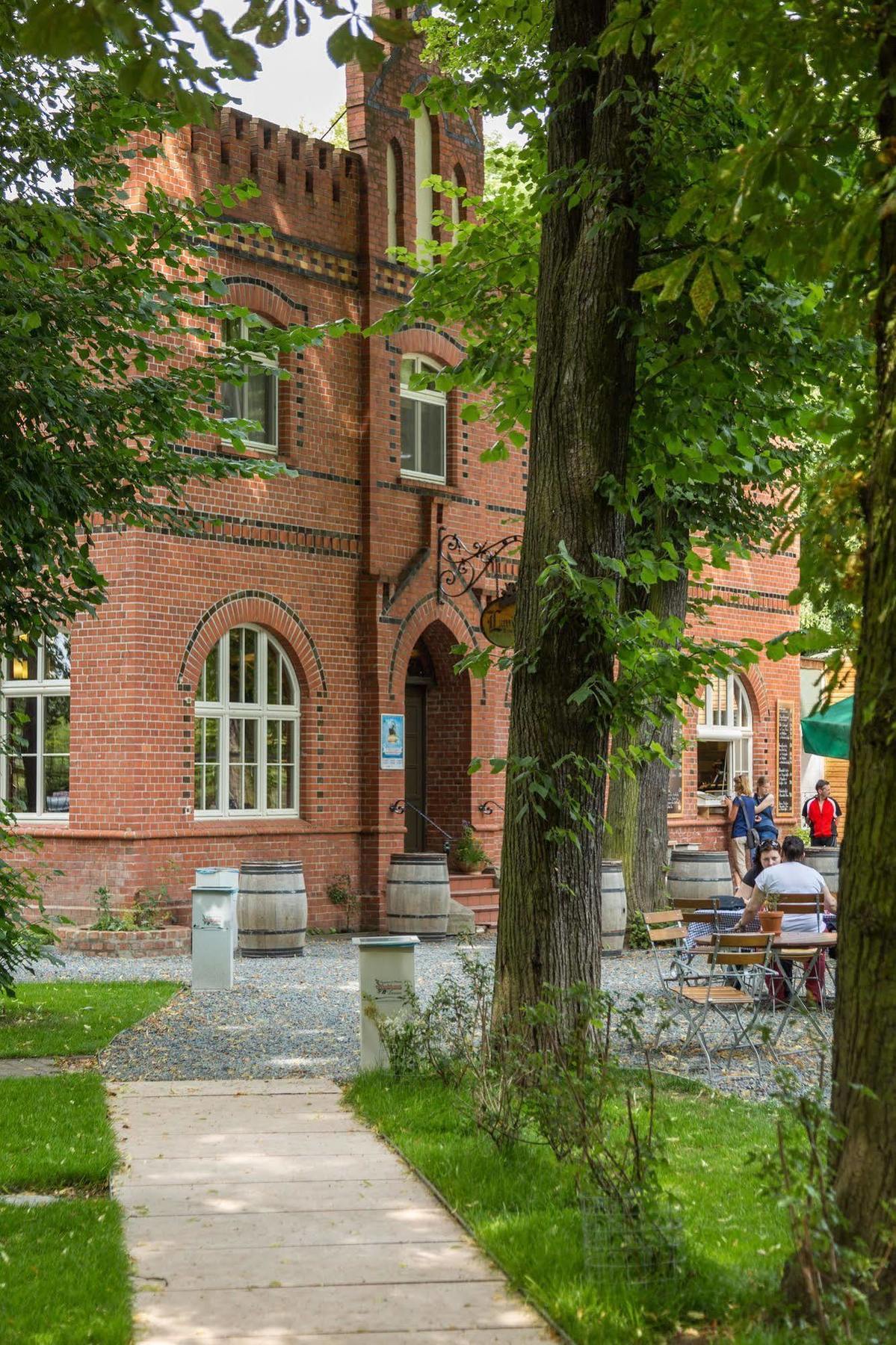 Landhaus Dessau Hotel Exterior foto